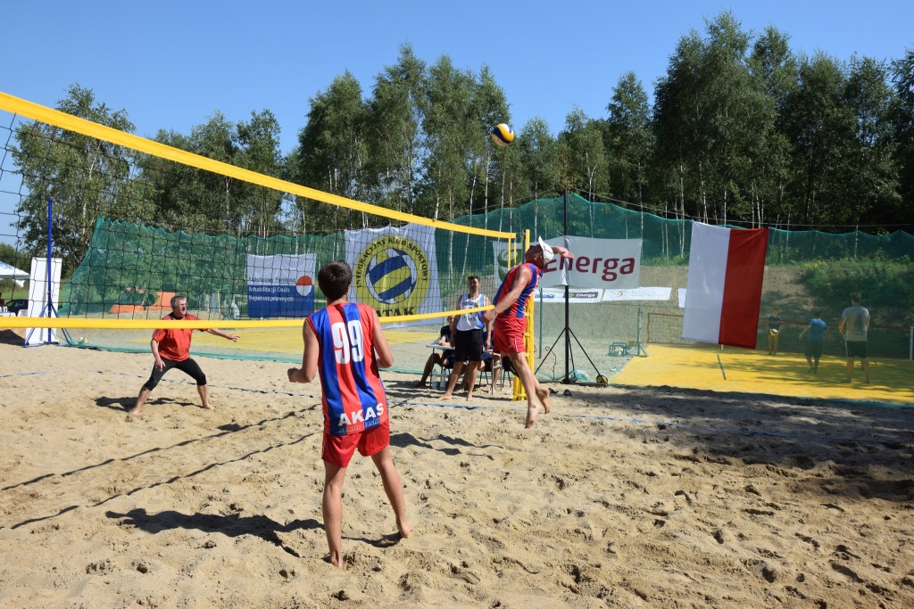 Sport: Niepełnosprawni siatkarze plażowi w Piastowie