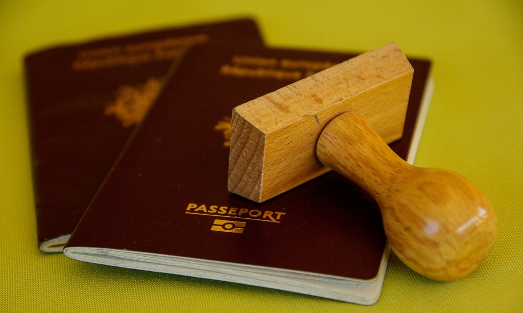 Społeczeństwo: Przed wyjazdem na ferie warto pamiętać o paszporcie