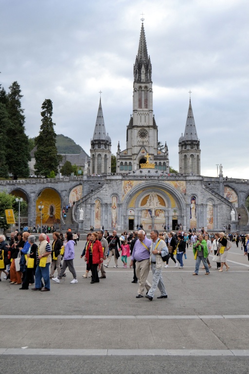 Społeczeństwo: Pielgrzymka osób chorych i niepełnosprawnych do Lourdes