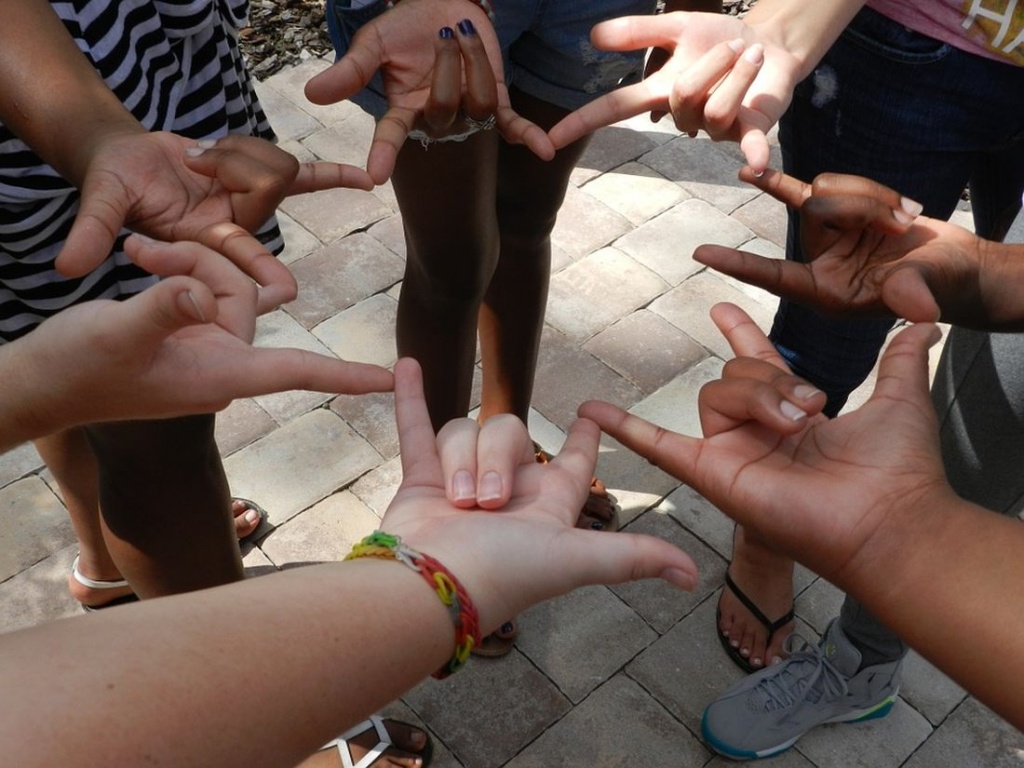 Edukacja: Studenci nauczą się języka migowego