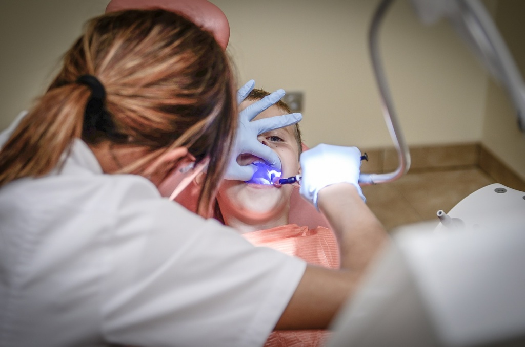 Zdrowie: Do dentysty chodzimy średnio raz na 15 miesięcy