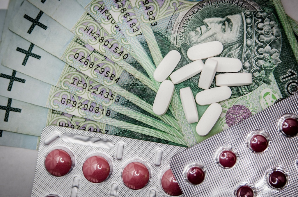 Zdrowie: Blisko 50 proc. leków kupowanych w internecie to fałszywki