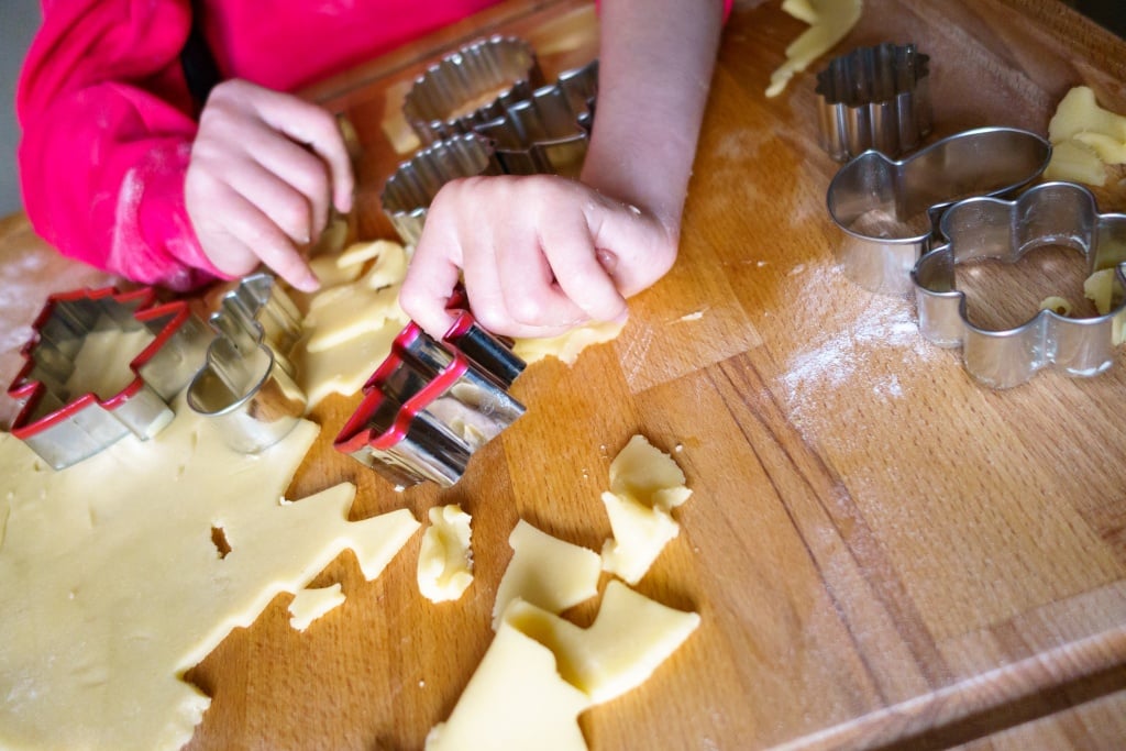 Z perspektywy rodziców: Świąteczne pieczenie ciasteczek, czyli jak połączyć zabawę z terapią