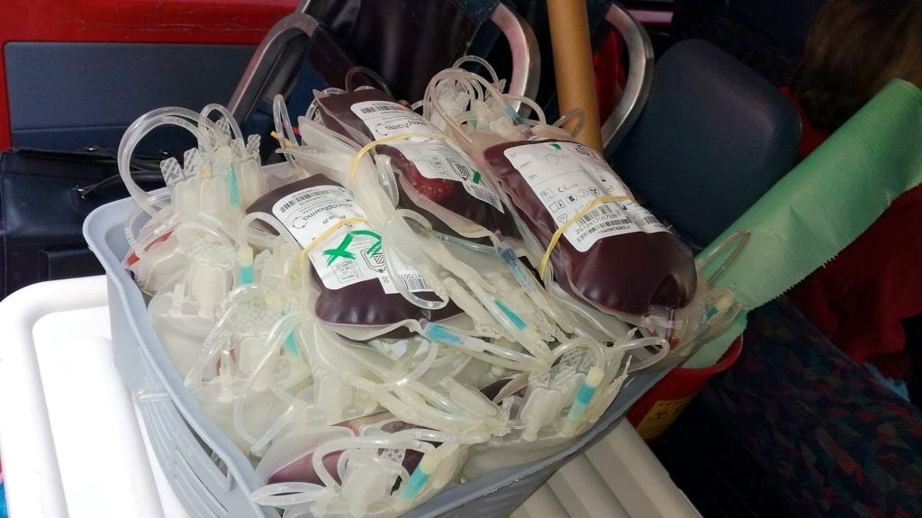 Społeczeństwo: Policjanci oddawali krew i zbierali słodycze dla dzieci ze szpitala