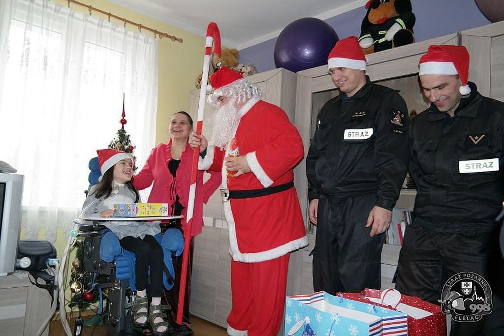 Elbląg: Strażacy z kolejną wizytą u niepełnosprawnej Angeliki