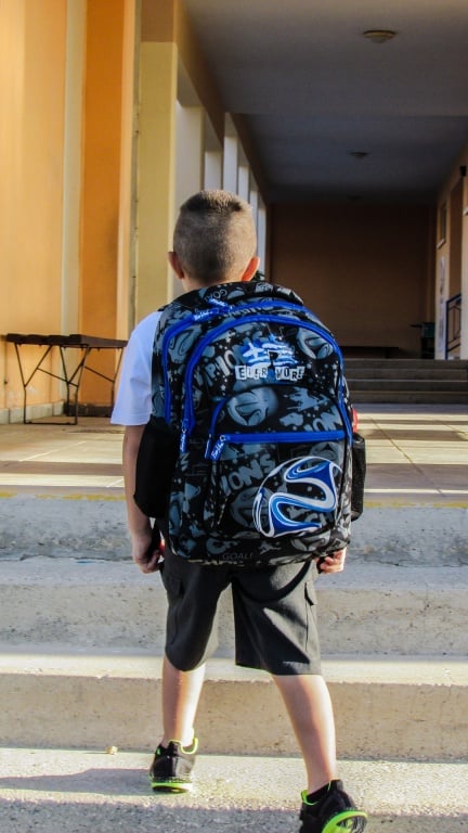 Edukacja: Lżejsze plecaki i matematyka z rana