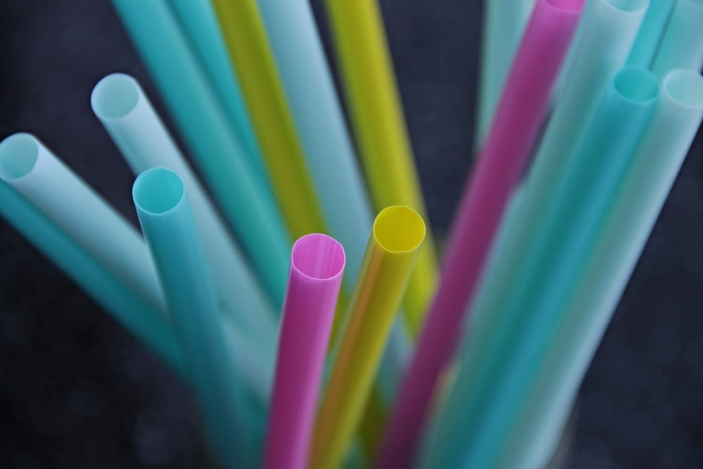 Prawo: PE zakazał plastikowych produktów jednorazowego użytku