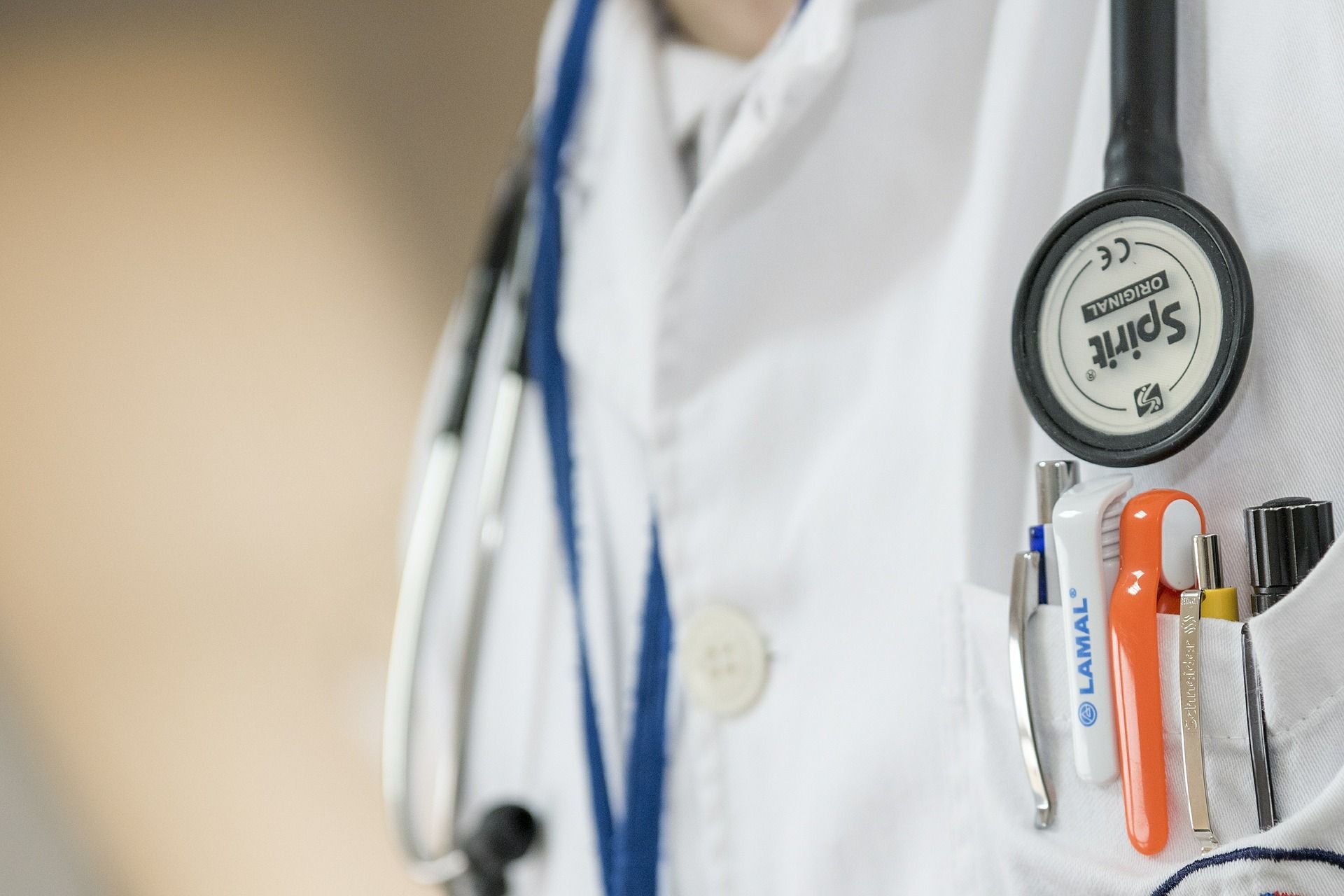 Francja: Lekarze chcą obowiązkowych szczepień dla pracowników służby zdrowia