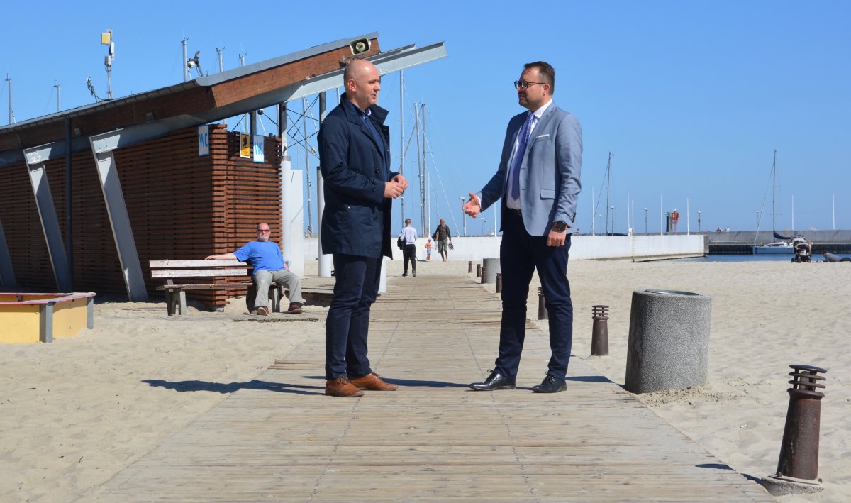 Gdynia: Nowoczesne i bezpieczne kładki na plaży