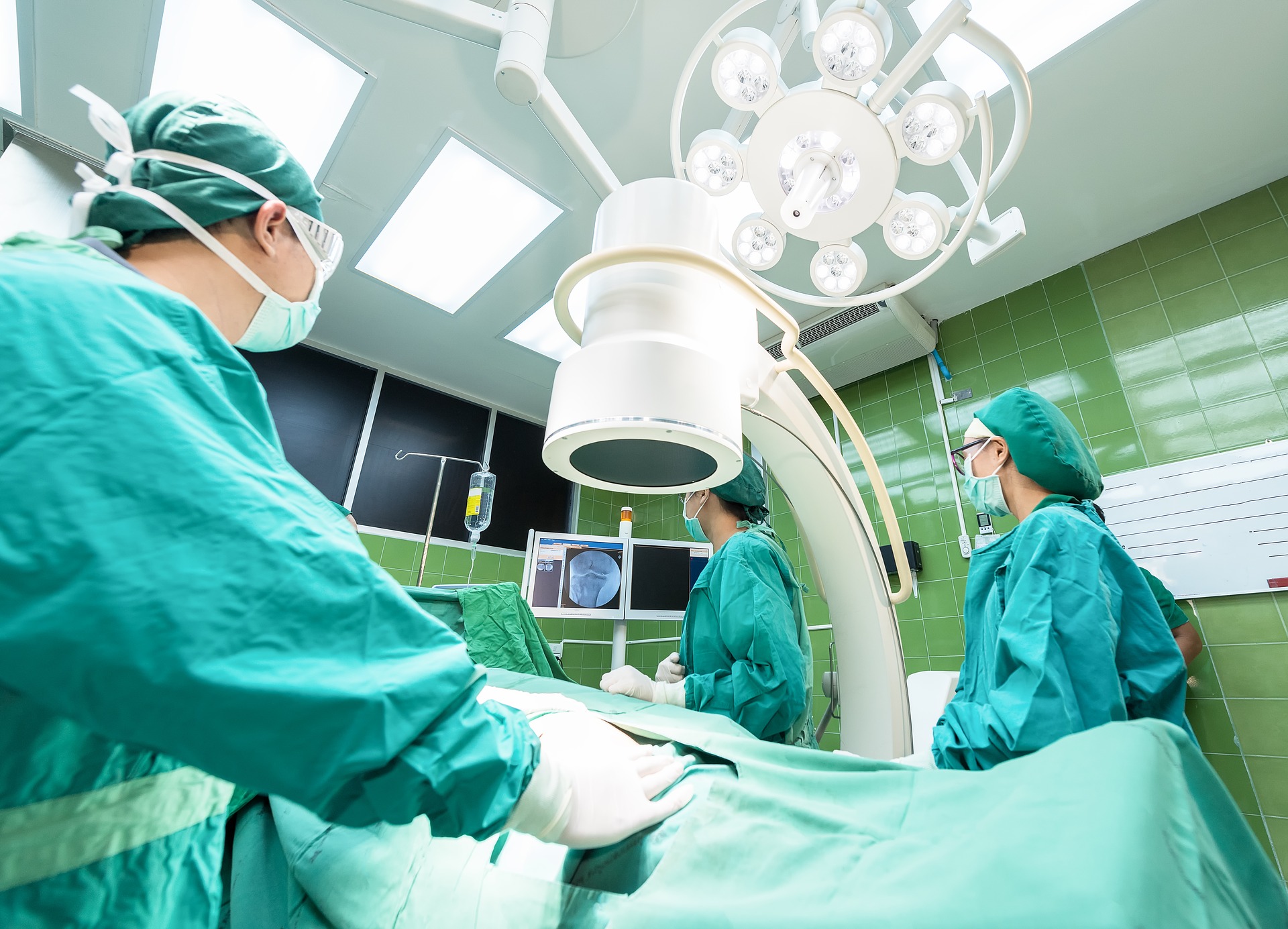 Eksperci: Pacjenci transplantacyjni potrzebują zabezpieczenia przed COVID-19
