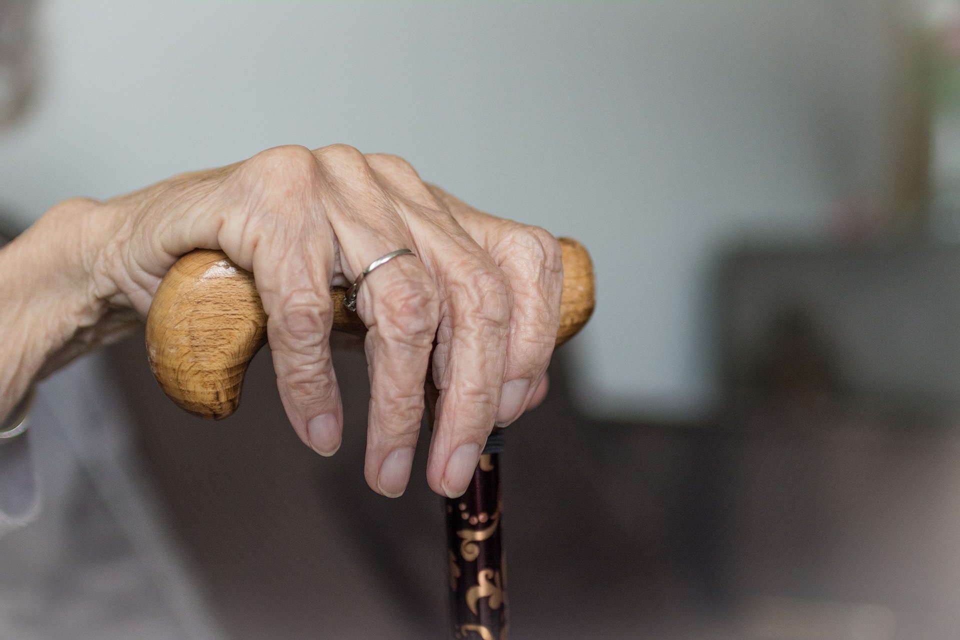 Włochy: 90-letni chory na COVID-19 prosił lekarza, by nie tracił na niego czasu, wyzdrowiał