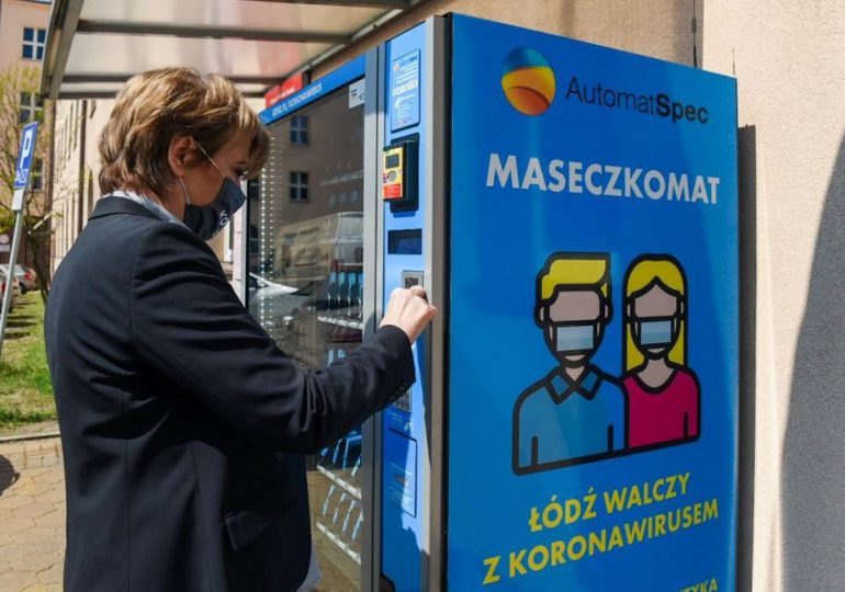 W 20 miejscach w Łodzi można kupić maseczki wielokrotnego użytku