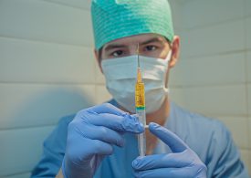 Niemiecka minister: Szczepionka na COVID-19 może nie być szeroko dostępna do połowy 2021 roku