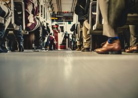 Francuska Akademia Nauk: Lepiej nie rozmawiać w metrze lub autobusie