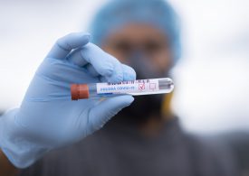 Słowacja: Kolejki przed punktami pobrań do testów na koronawirusa