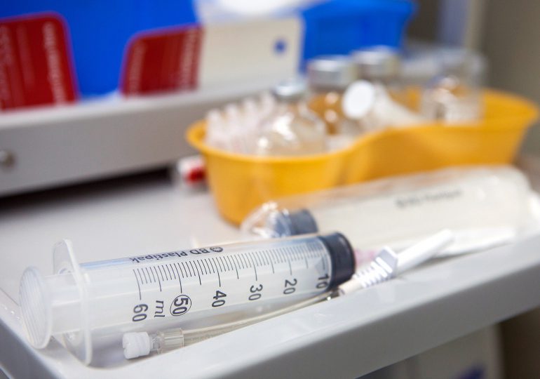 NFZ wydłuża konsultacje dla placówek zainteresowanych szczepieniem przeciw koronawirusowi