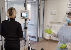 Łódź: Maszyna mierzy temperaturę pacjentów wchodzących do miejskiej przychodni