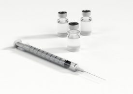 W. Brytania: Już blisko milion osób zaszczepiono przeciw koronawirusowi