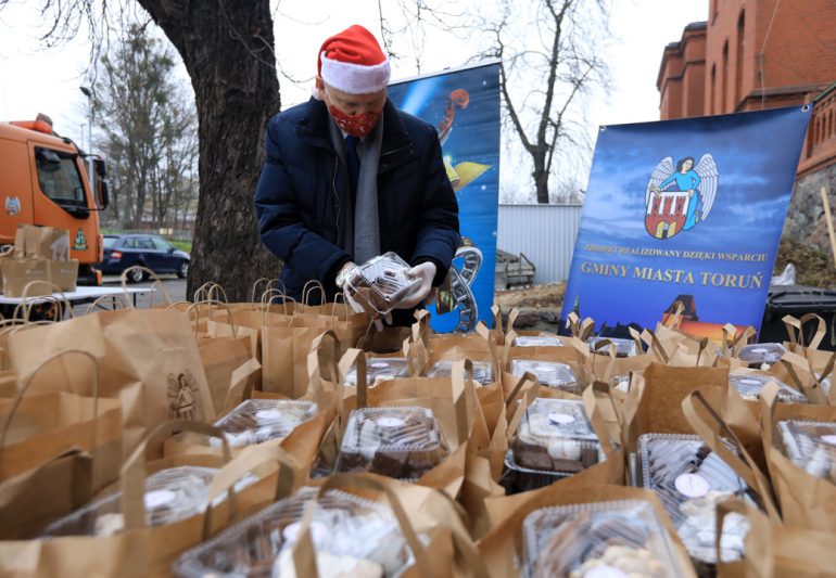 Toruń: Paczki trafiły do potrzebujących