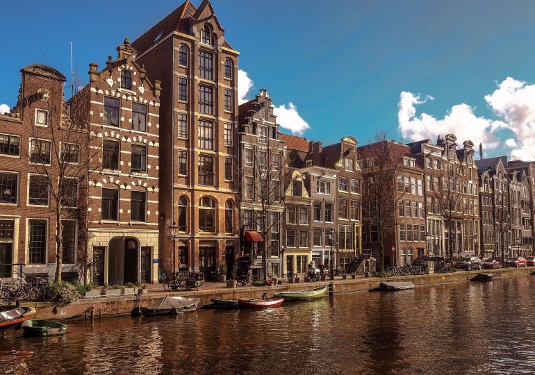 Holandia: Premier Rutte ma nadzieję znieść 20 września zasady społecznego dystansu