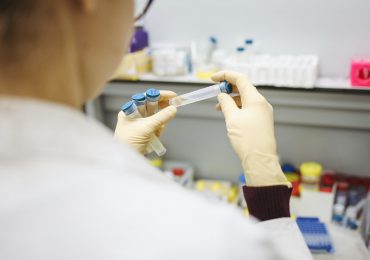 Ekspertka: Będzie coraz więcej jednoczesnych zakażeń wirusem grypy i SARS-CoV-2