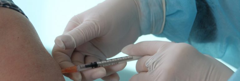 Dziś rozpoczęły się szczepienia przeciw COVID-19 osób w wieku 69 lat
