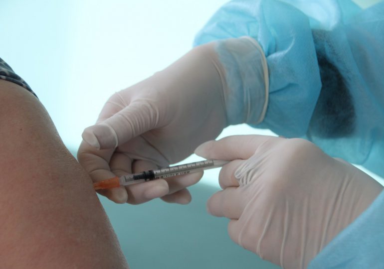 Ponad 6 mln osób w Polsce przyjęło dawkę przypominającą szczepionki przeciw COVID-19