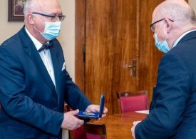 Prof. Krzysztof Simon odebrał Medal 75-lecia misji Jana Karskiego