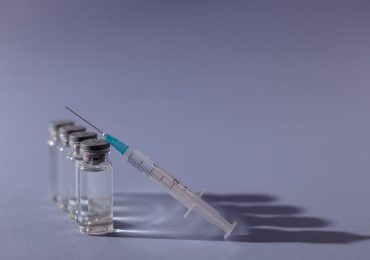 Izrael: Czwarta dawka szczepionki przeciwko COVID-19 znacząco zwiększa odporność seniorów
