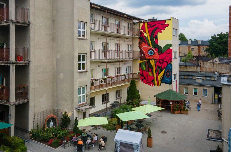 Łódź: Barwny mural dla seniorek