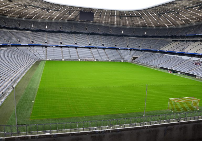Niemcy: Rząd federalny liczy, że piłkarz Bayernu jednak zaszczepi się przeciw COVID-19