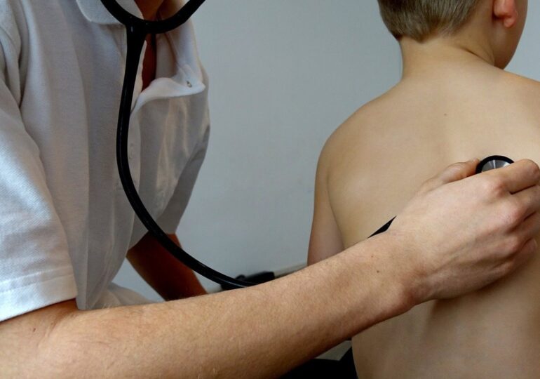 Eksperci apelują do  rodziców: szczepmy dzieci przeciw grypie