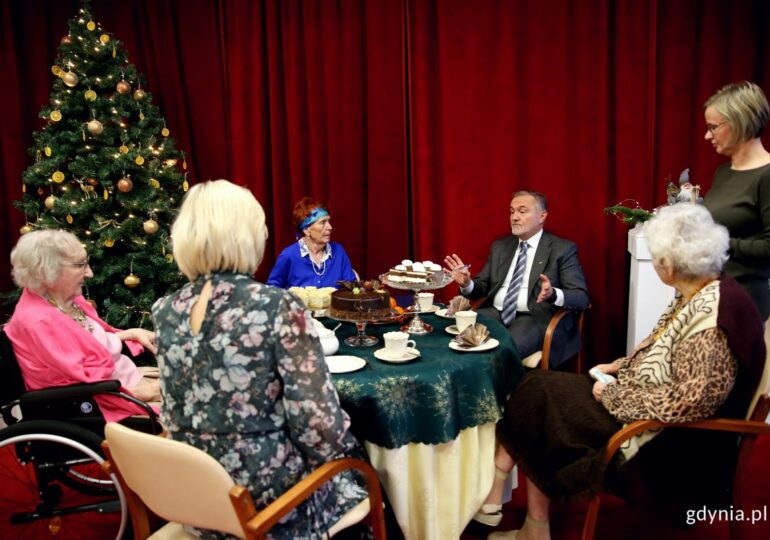 Gdynia: Kawa z Prezydentem – życzenie świąteczne mieszkanek DPS-u