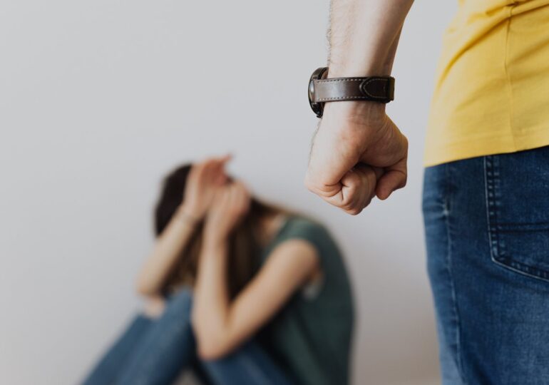 MRiPS: Sejm zakończył prace nad ustawą zmieniającą definicję przemocy w rodzinie na przemoc domową