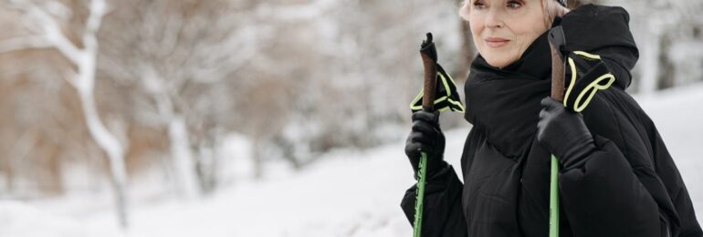 Łódź: Zimowe sporty dla seniorów. Co wybrać – narty biegowe, curling czy łyżwy?