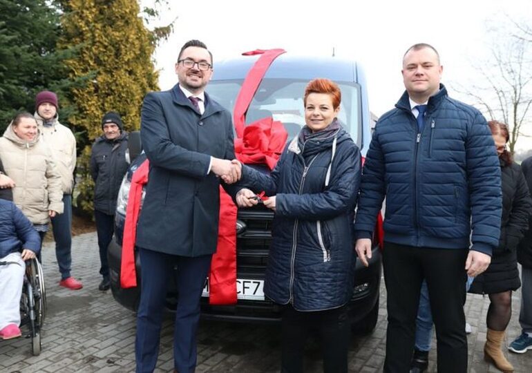 Kończewice: Nowy samochód do przewozu podopiecznych ŚDS