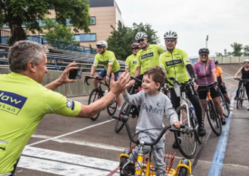 Wrocław: Pokonają 600 km na rowerach, aby pomóc Adasiowi. Charytatywny rajd ruszył z Wrocławia nad morze
