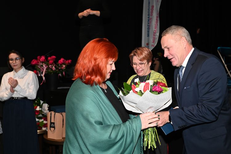 Bydgoszcz: Uhonorowano wspierających osoby z niepełnosprawnościami