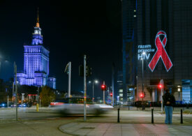 Warszawa: Przejazd czerwonej kokardki Razem przeciw HIV