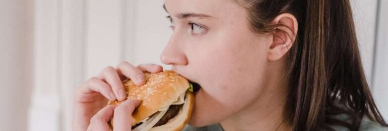 Coraz więcej nastolatków i dorosłych zmaga się z zaburzeniami jedzenia