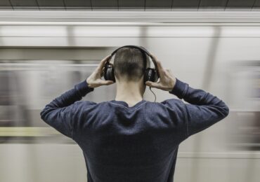 W dobie wszechobecnego hałasu ludzie tracą zdolność uważnego słuchania