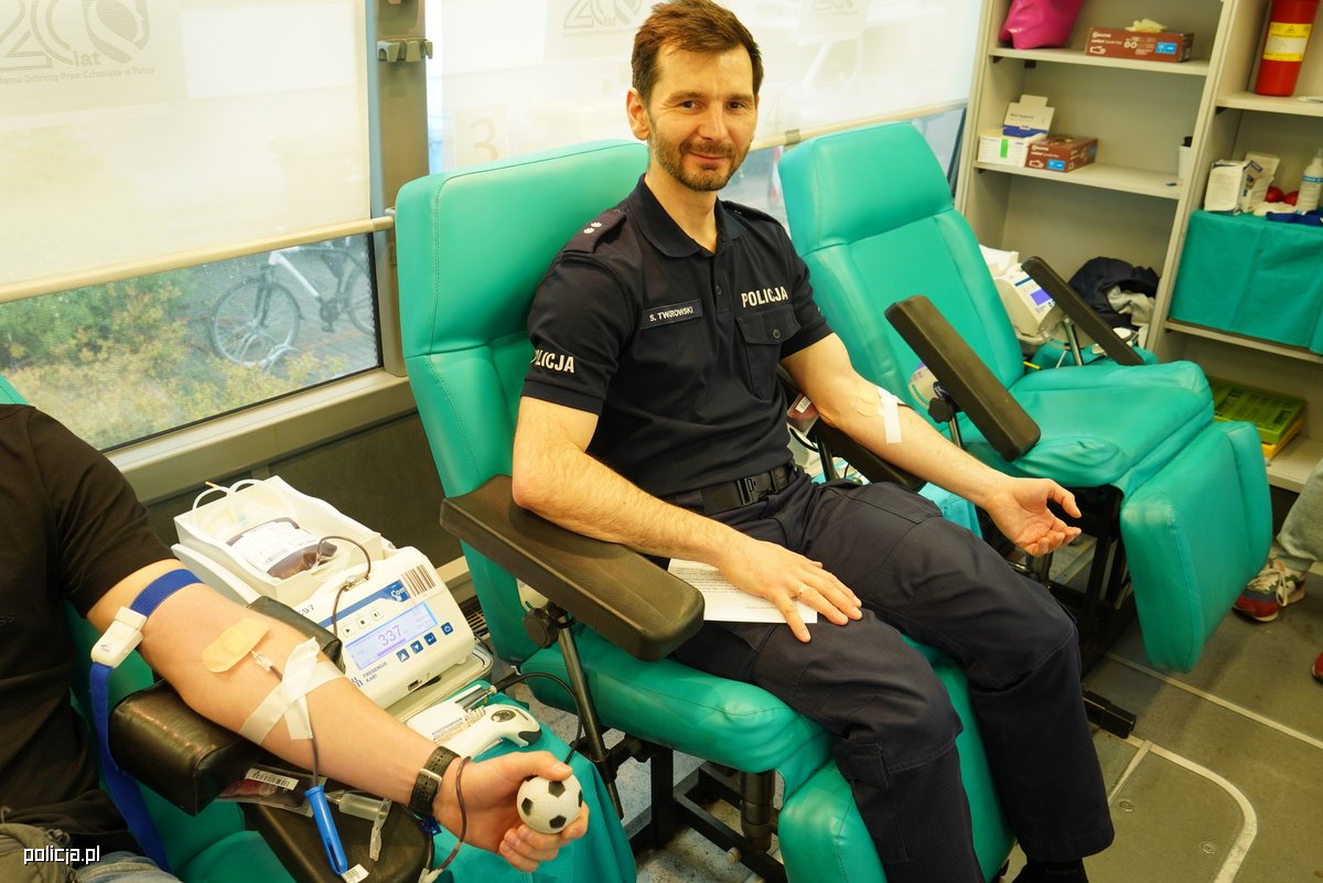 Policjanci i pracownicy z KWP w Bydgoszczy honorowo oddali krew