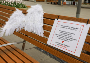 Katowice: Oskrzydlone ławki zwracają uwagę na potrzeby dzieci